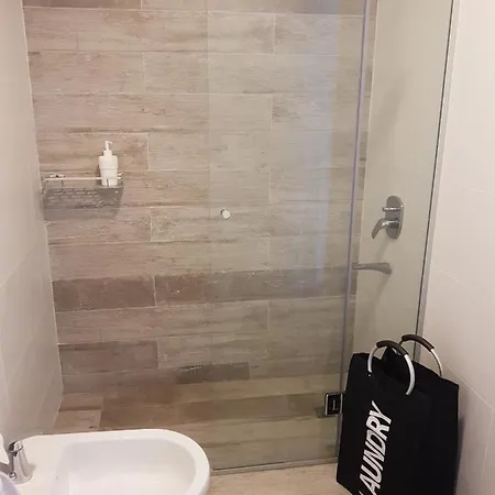 EXCELENTE y completisimo monoambiente con cochera Mar del Plata Exterior foto